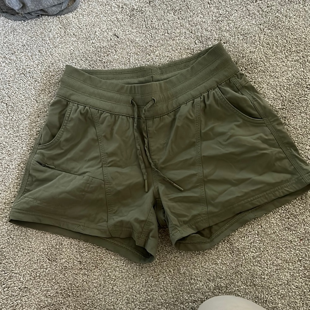 North Face Shorts (Size Small)